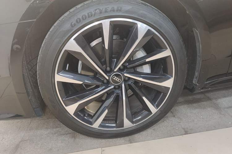 Used Audi A7L 2022 45 TFSI quattro S-line Paladin Left Front Wheel Hub