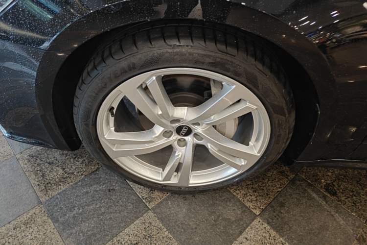 Used Audi A7L 2022 45 TFSI S-line Dream-Building Edition Left Front Wheel Hub