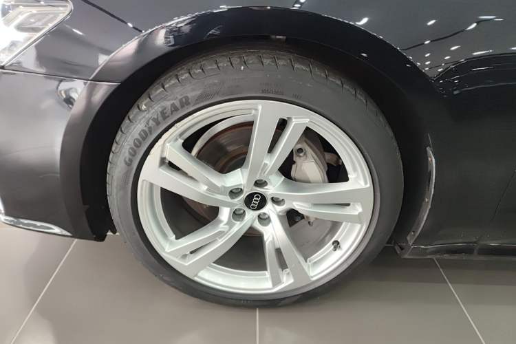 Used Audi A7L 2022 45 TFSI S-line Dream-Building Edition Left Front Wheel Hub