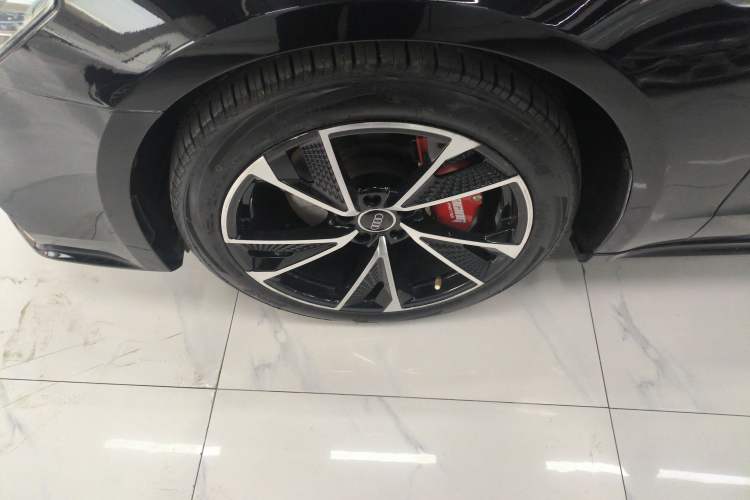 Used Audi A7L 2022 45 TFSI S-line Dream-Building Edition Left Front Wheel Hub