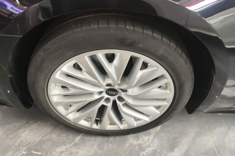 Used Audi A7L 2022 45 TFSI S-line Dream-Building Edition Left Front Wheel Hub