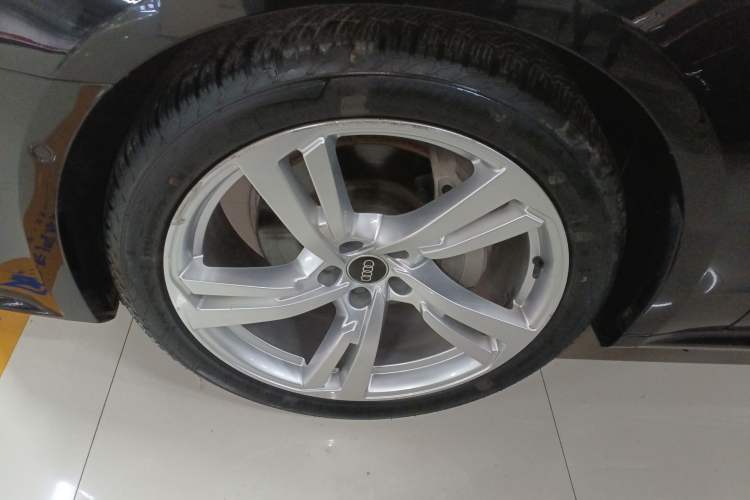 Used Audi A7L 2022 45 TFSI S-line Dream-Building Edition Left Front Wheel Hub