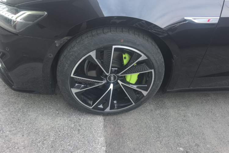 Used Audi A7L 2022 45 TFSI quattro S-line Visionary Edition Obsidian Black Package Left Front Wheel Hub