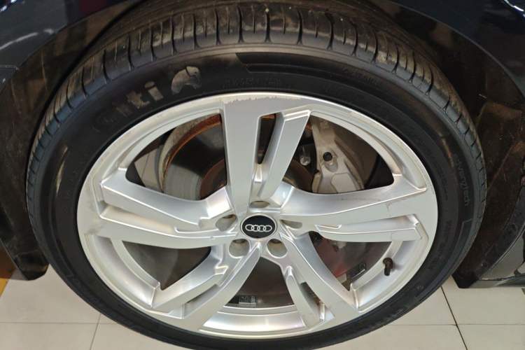 Used Audi A7L 2022 45 TFSI S-line Dream-Building Edition Left Front Wheel Hub