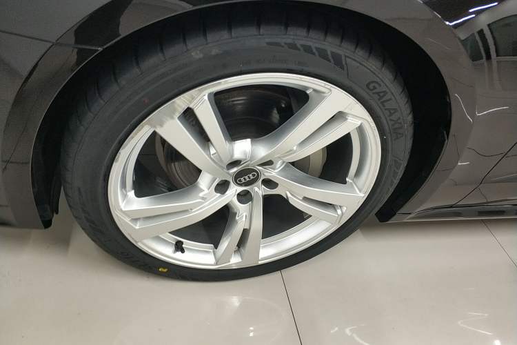 Used Audi A7L 2022 45 TFSI S-line Dream-Building Edition Left Front Wheel Hub