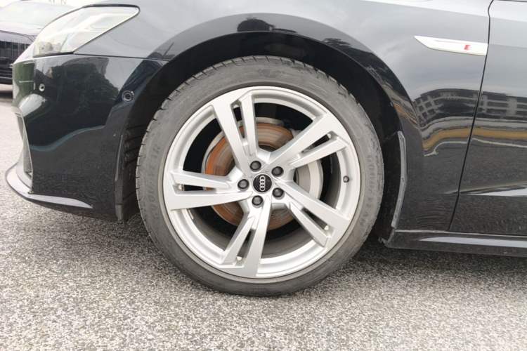 Used Audi A7L 2022 45 TFSI quattro S-line Wind Rider Left Front Wheel Hub