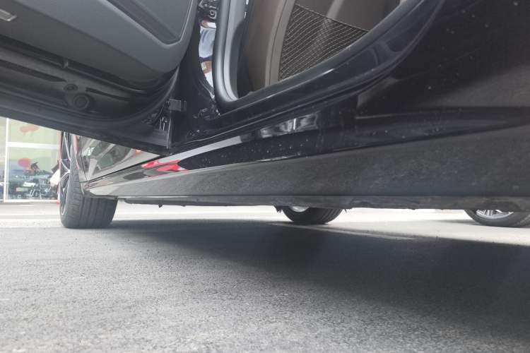 Used Audi A7L 2022 45 TFSI quattro S-line Visionary Edition Obsidian Black Package Left Side Sill