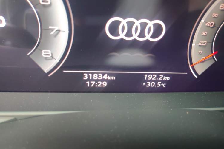 Used Audi A7L 2022 45 TFSI quattro S-line Visionary Crystal Package Odometer Close Up