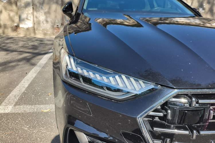 Used Audi A7L 2022 55 TFSI quattro S-line Zhiyuan Crystal Flow Package Right Front Headlight