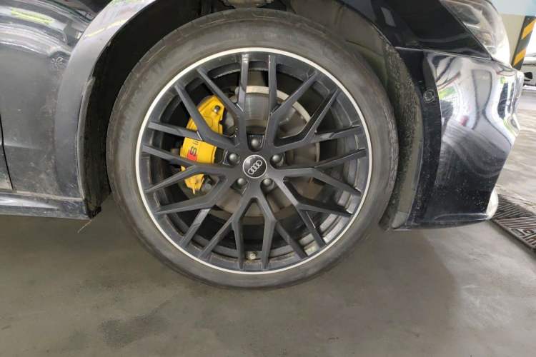 Used Audi A7L 2022 45 TFSI quattro S-line Wind Rider Right Front Wheel Hub