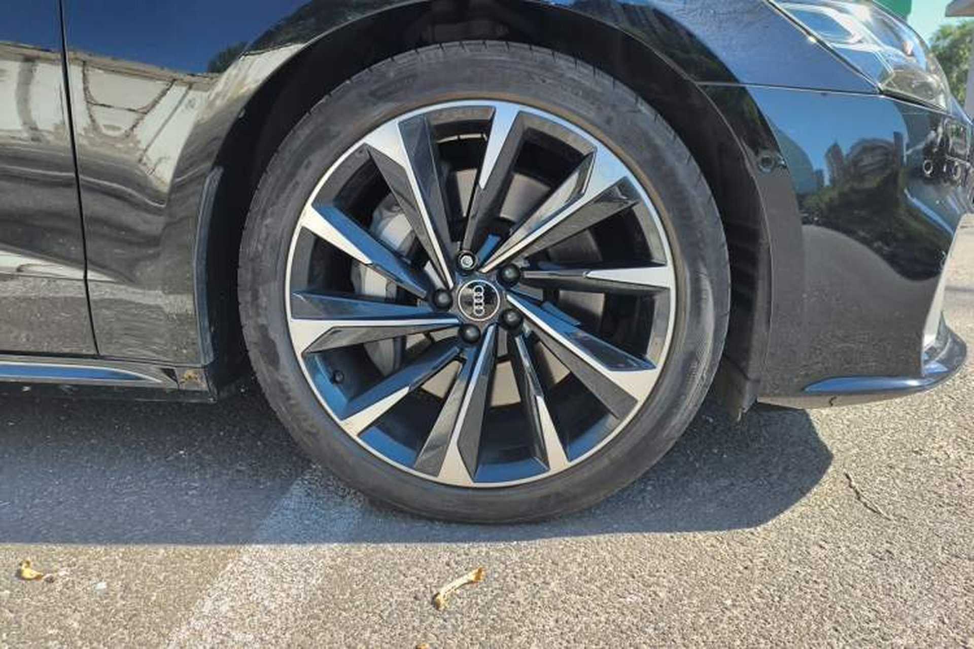 Used Audi A7L 2022 55 TFSI quattro S-line Zhiyuan Crystal Flow Package Right Front Wheel Hub
