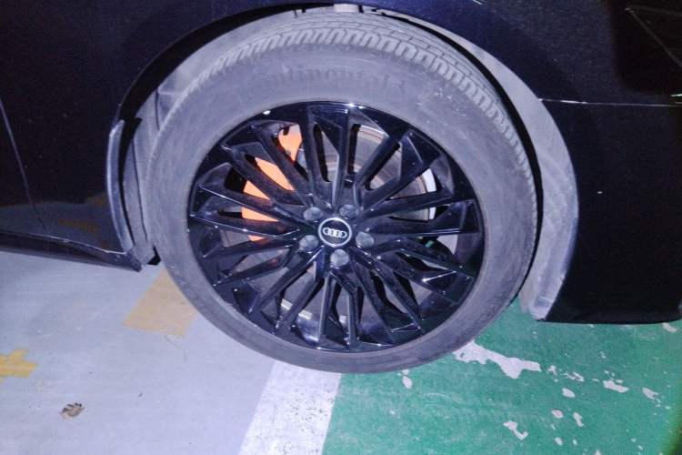 Used Audi A7L 2022 45 TFSI S-line Dream-Building Edition Right Front Wheel Hub