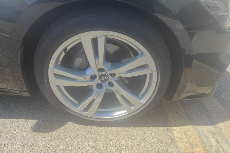 Used Audi A7L 2022 45 TFSI quattro S-line Wind Rider Right Front Wheel Hub