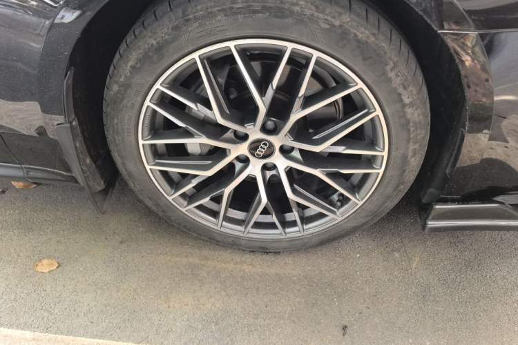 Used Audi A7L 2022 45 TFSI S-line Dream-Building Edition Right Front Wheel Hub