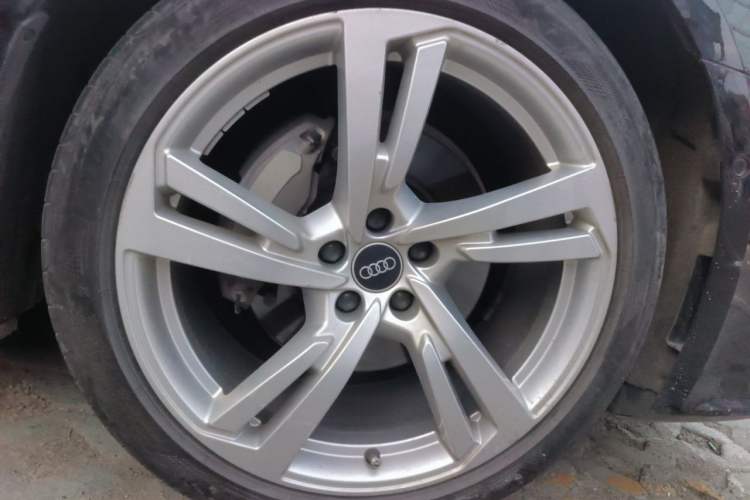Used Audi A7L 2022 45 TFSI quattro S-line Wind Rider Right Front Wheel Hub