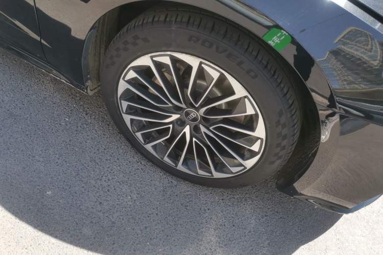 Used Audi A7L 2022 45 TFSI S-line Dream-Building Edition Right Front Wheel Hub