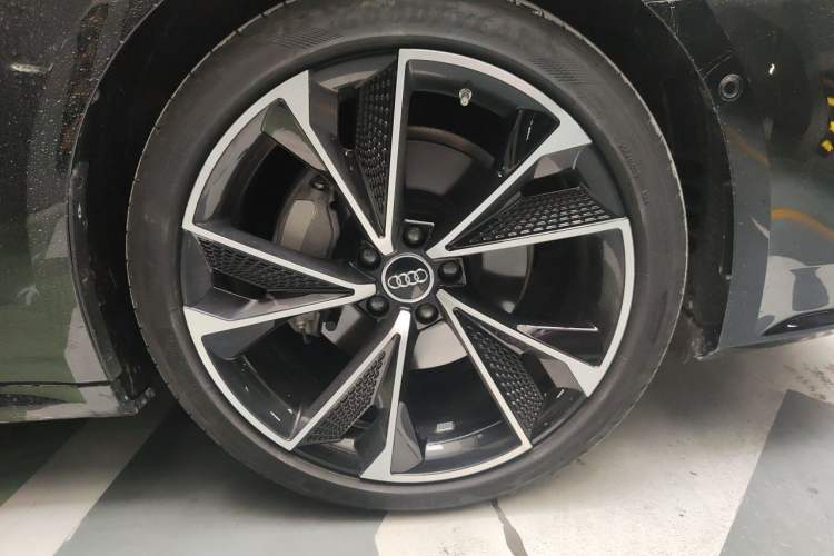 Used Audi A7L 2022 45 TFSI quattro S-line Wind Rider Right Front Wheel Hub