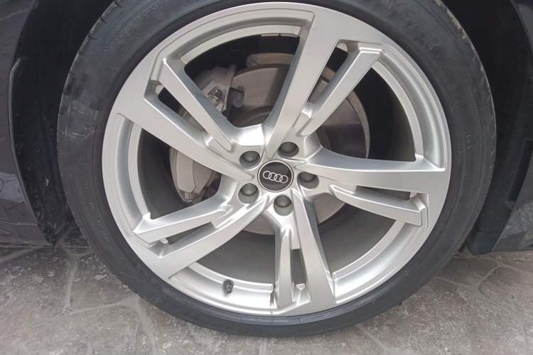 Used Audi A7L 2022 45 TFSI quattro S-line Paladin Right Front Wheel Hub
