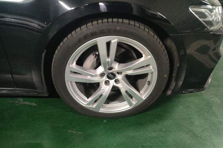 Used Audi A7L 2022 45 TFSI quattro S-line Wind Rider Right Front Wheel Hub