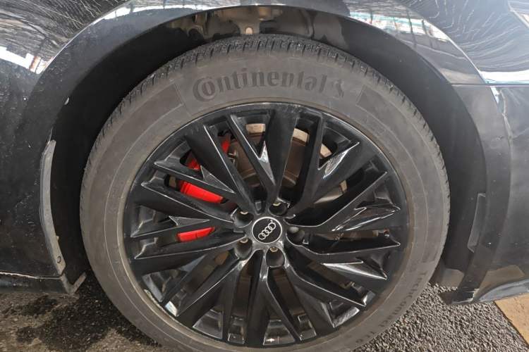 Used Audi A7L 2022 45 TFSI S-line Dream-Building Crystal Flow Package Right Front Wheel Hub