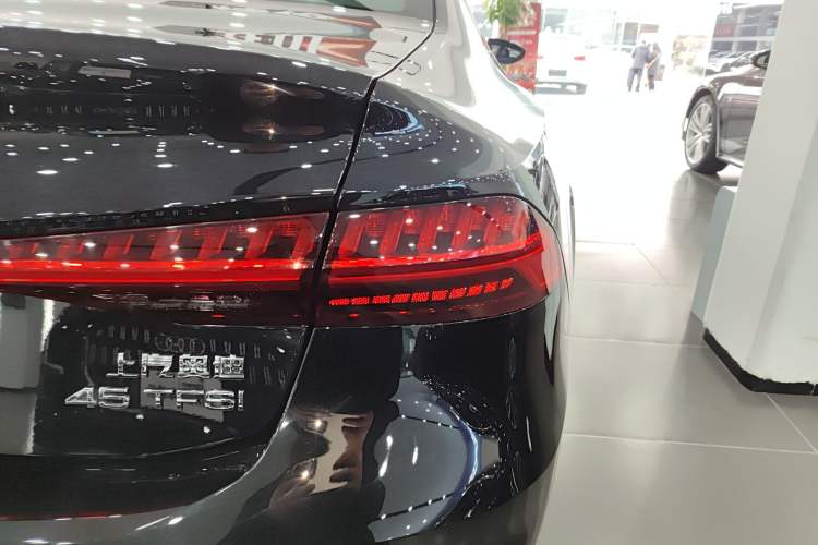 Used Audi A7L 2022 45 TFSI S-line Dream-Building Edition Right Rear Taillight