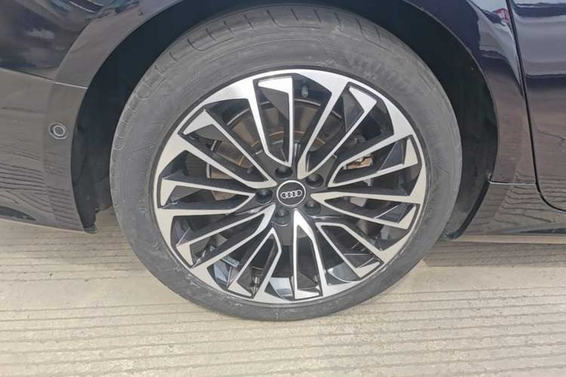 Used Audi A7L 2022 45 TFSI quattro S-line Visionary Crystal Package Right Rear Wheel Hub