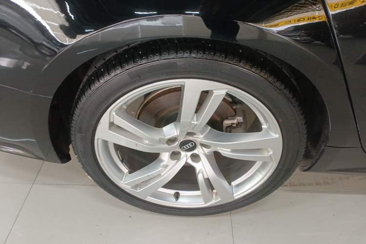 Used Audi A7L 2022 45 TFSI S-line Dream-Building Edition Right Rear Wheel Hub
