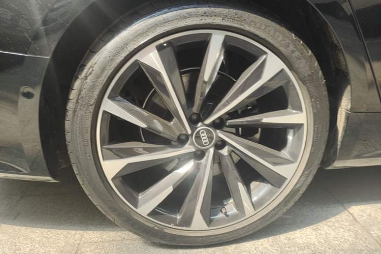 Used Audi A7L 2022 45 TFSI quattro S-line Paladin Right Rear Wheel Hub