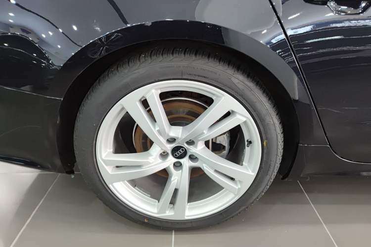 Used Audi A7L 2022 45 TFSI S-line Dream-Building Edition Right Rear Wheel Hub