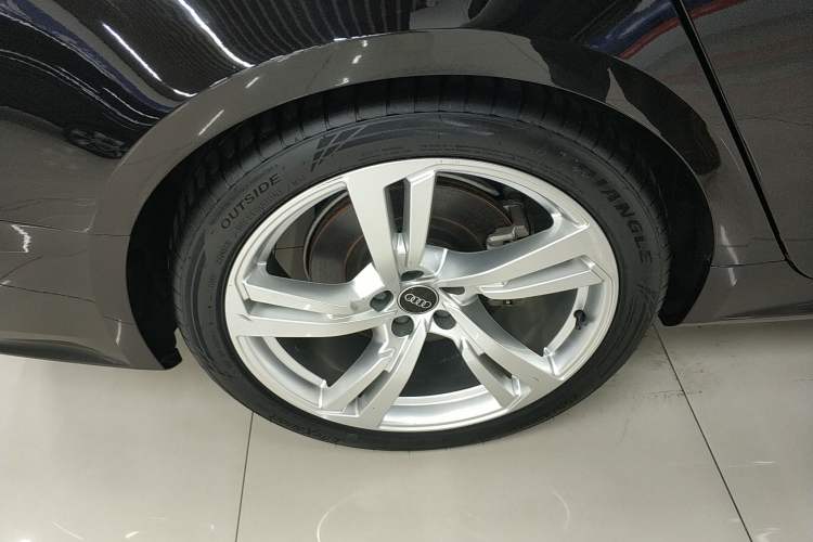 Used Audi A7L 2022 45 TFSI S-line Dream-Building Edition Right Rear Wheel Hub