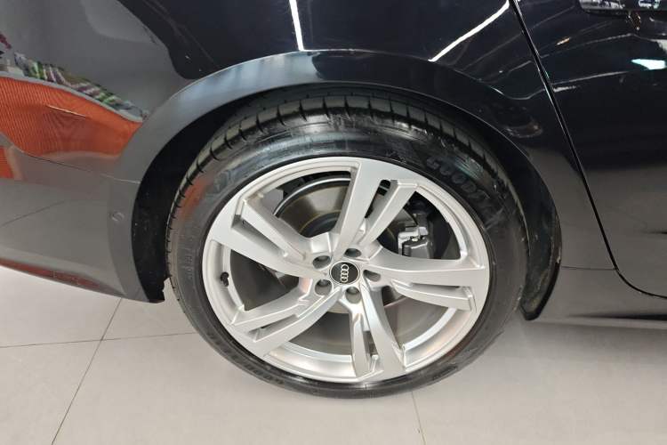 Used Audi A7L 2022 45 TFSI quattro S-line Wind Rider Right Rear Wheel Hub