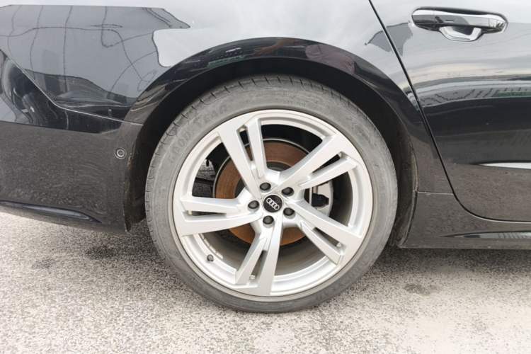 Used Audi A7L 2022 45 TFSI quattro S-line Wind Rider Right Rear Wheel Hub