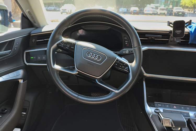 Used Audi A7L 2022 55 TFSI quattro S-line Zhiyuan Crystal Flow Package Steering Wheel