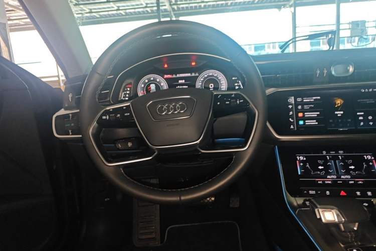 Used Audi A7L 2022 45 TFSI S-line Dream-Building Crystal Flow Package Steering Wheel
