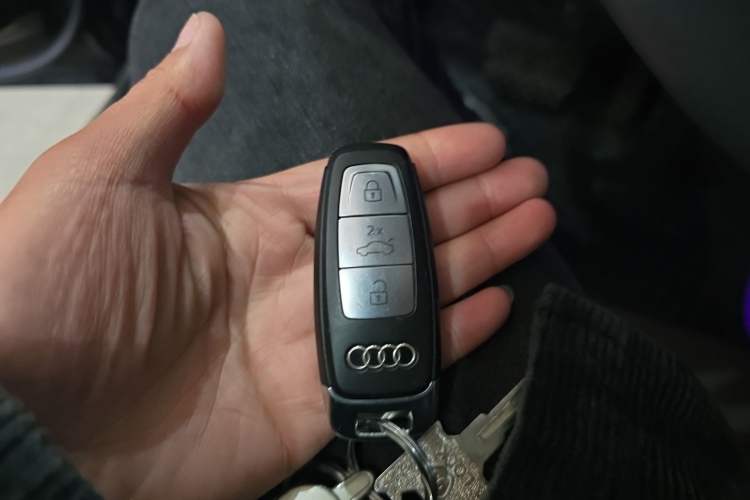 Used Audi A7L 2022 45 TFSI S-line Dream-Building Edition Vehicle Key