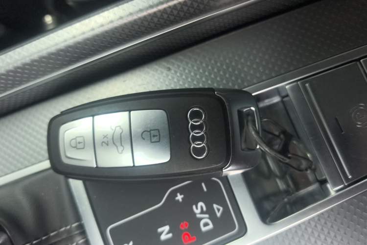 Used Audi A7L 2022 45 TFSI quattro S-line Visionary Edition Obsidian Black Package Vehicle Key