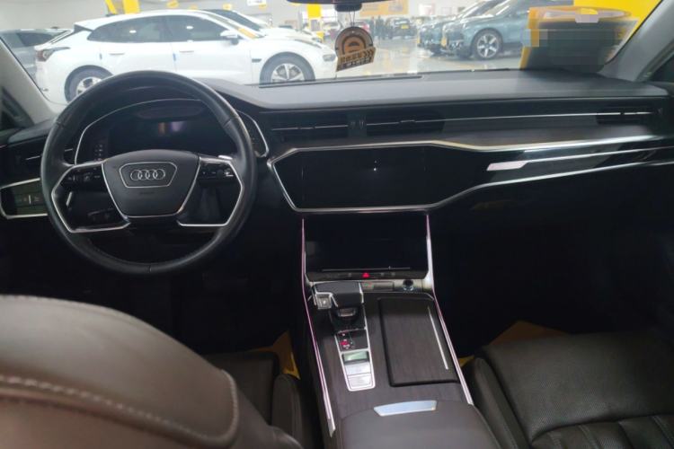 Used Audi A7L 2022 55 TFSI quattro S-line Zhiyuan Crystal Flow Package Center Console