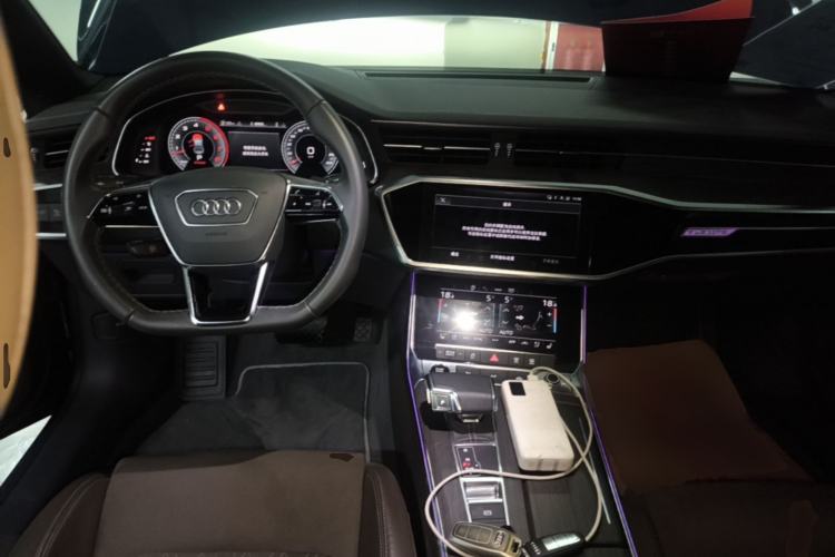 Used Audi A7L 2022 55 TFSI quattro S-line Zhiyuan Crystal Flow Package Center Console