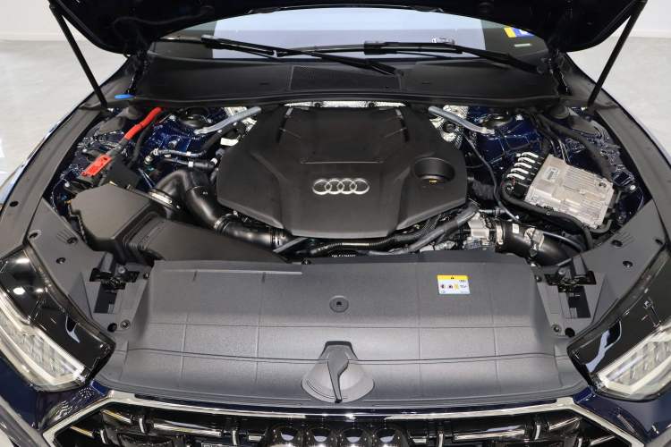 Used Audi A7L 2022 55 TFSI quattro S-line Zhiyuan Crystal Flow Package Engine Bay