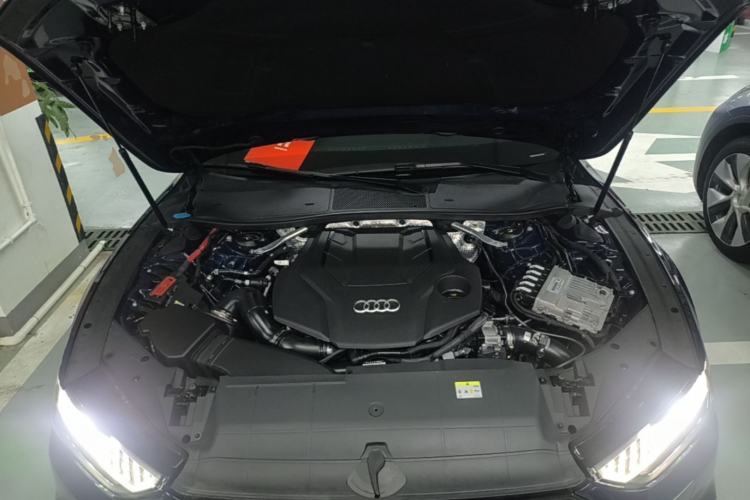 Used Audi A7L 2022 55 TFSI quattro S-line Zhiyuan Crystal Flow Package Engine Bay