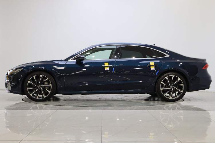 Used Audi A7L 2022 55 TFSI quattro S-line Zhiyuan Crystal Flow Package Exterior 3