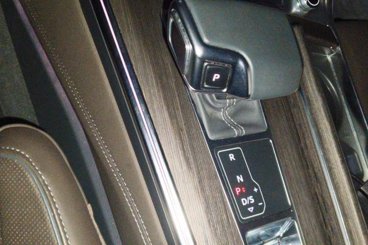Used Audi A7L 2022 55 TFSI quattro S-line edition executive First Edition Gear Lever