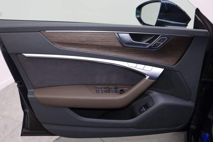 Used Audi A7L 2022 55 TFSI quattro S-line Zhiyuan Crystal Flow Package Interior 3