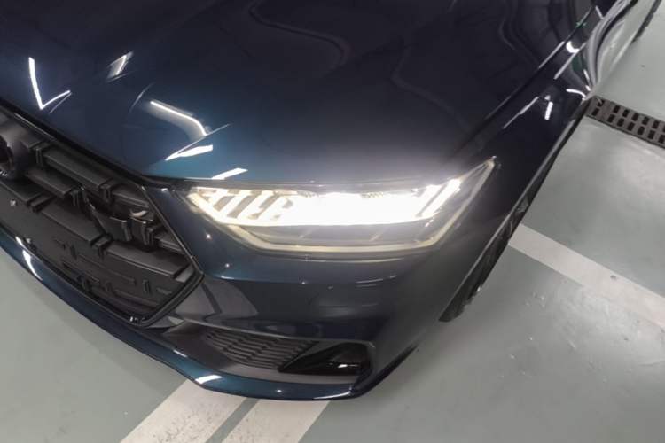 Used Audi A7L 2022 55 TFSI quattro S-line Zhiyuan Crystal Flow Package Left Front Headlight