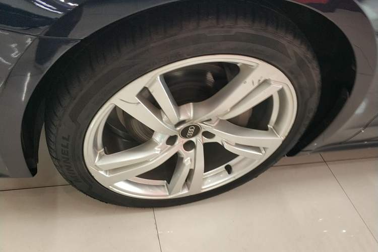 Used Audi A7L 2022 45 TFSI S-line Dream-Building Edition Left Front Wheel Hub
