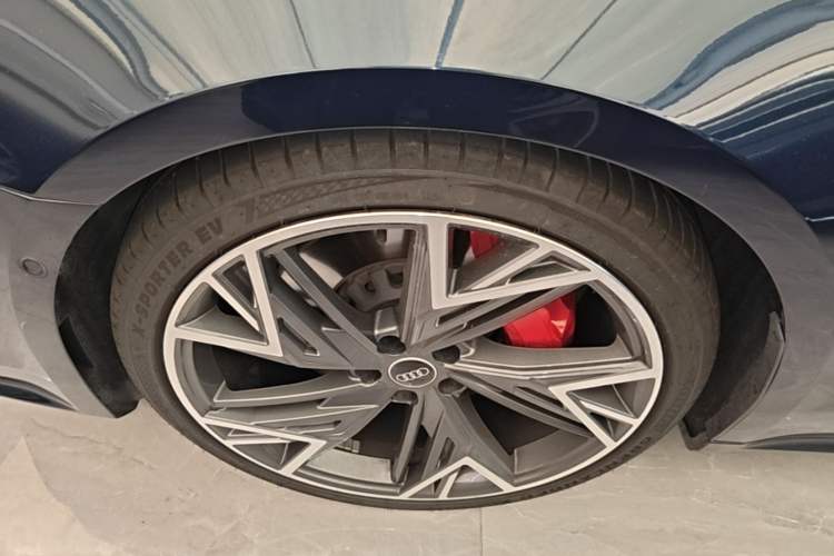 Used Audi A7L 2022 55 TFSI quattro S-line Edition One First Edition Left Front Wheel Hub
