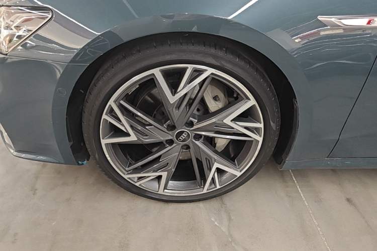 Used Audi A7L 2022 55 TFSI quattro S-line Edition One First Edition Left Front Wheel Hub