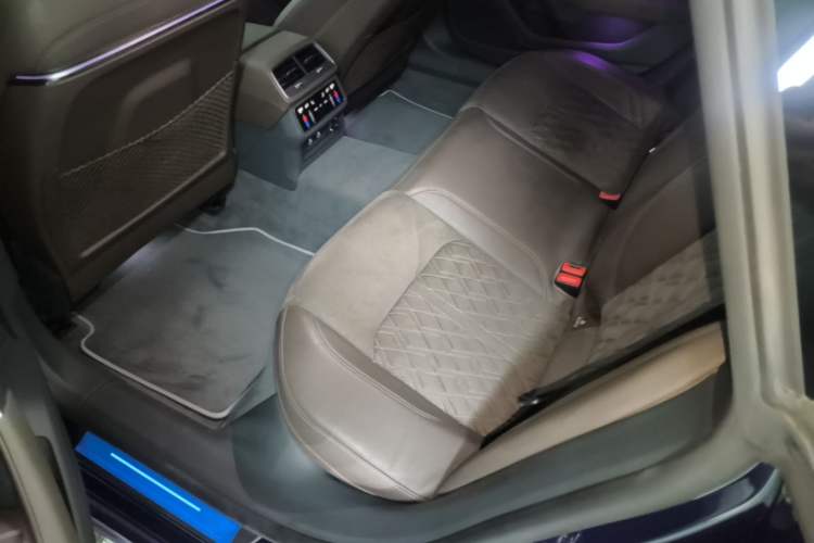 Used Audi A7L 2022 55 TFSI quattro S-line Zhiyuan Crystal Flow Package Left Rear Seat