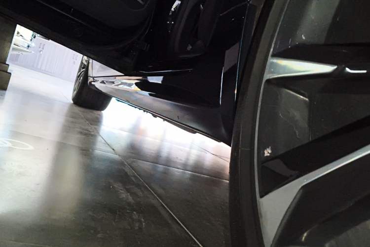 Used Audi A7L 2022 55 TFSI quattro S-line Boundary Edition Crystal Flow Package Left Side Sill