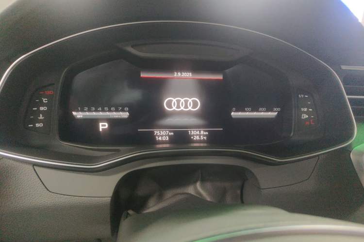 Used Audi A7L 2022 45 TFSI S-line Dream-Building Edition Odometer Close Up